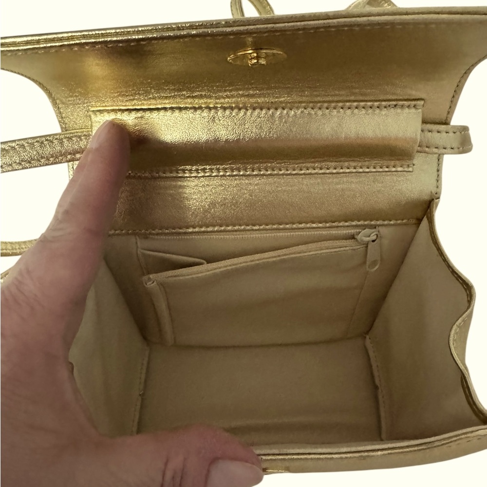 Small shoulder bag in gold leather. With decorative gold X. VGUC - Picture 2 of 5